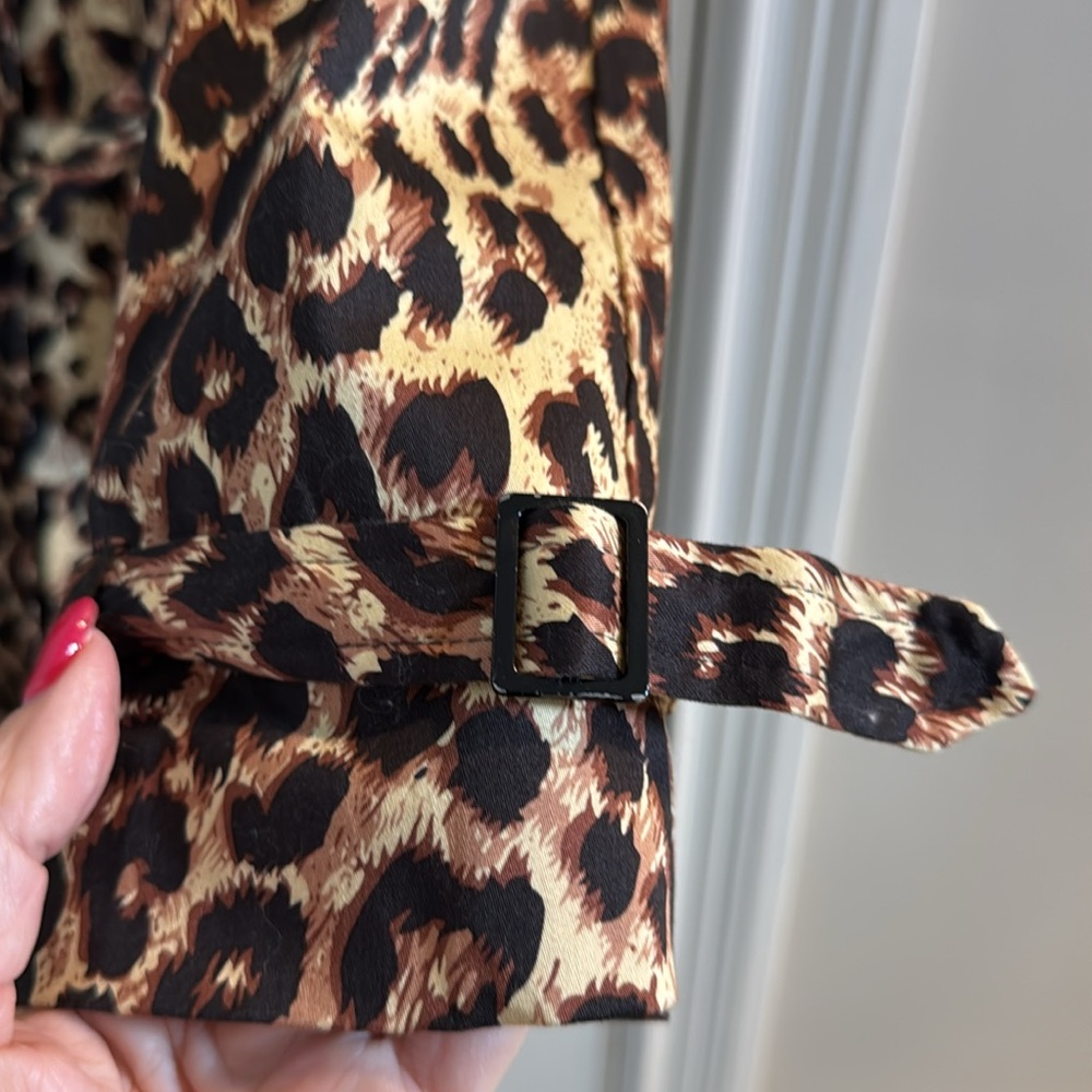 Vertigo Paris Vintage Leopard Print Double-Breasted Belted Coat - Picture 5 of 10